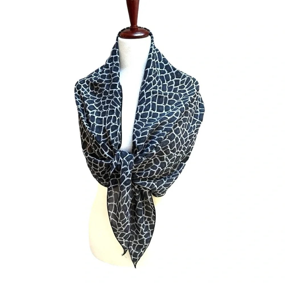Giraffe Print Triangle Large Scarf Shawl Wrap Black White Gray 36” X 27”